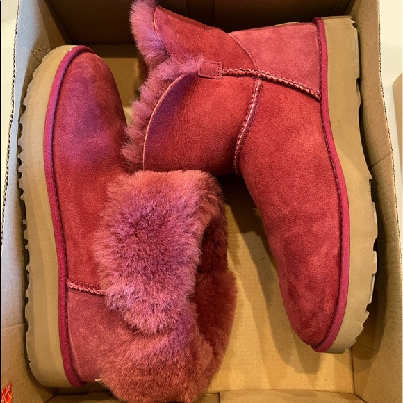 Ugg Women Classic Cuff Mini - Picture 1 of 5